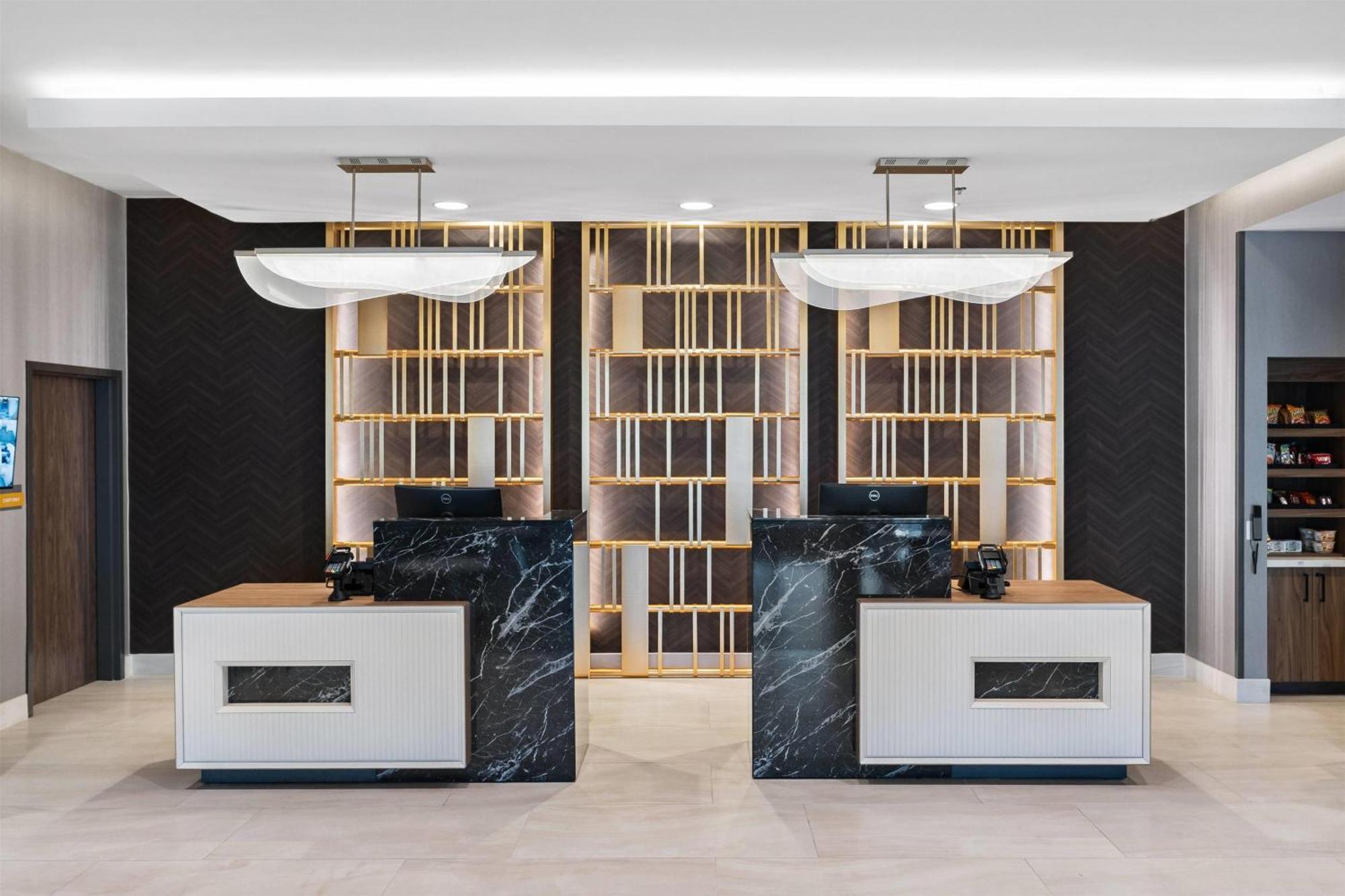La Quinta Inn & Suites By Wyndham لا هابرا المظهر الخارجي الصورة