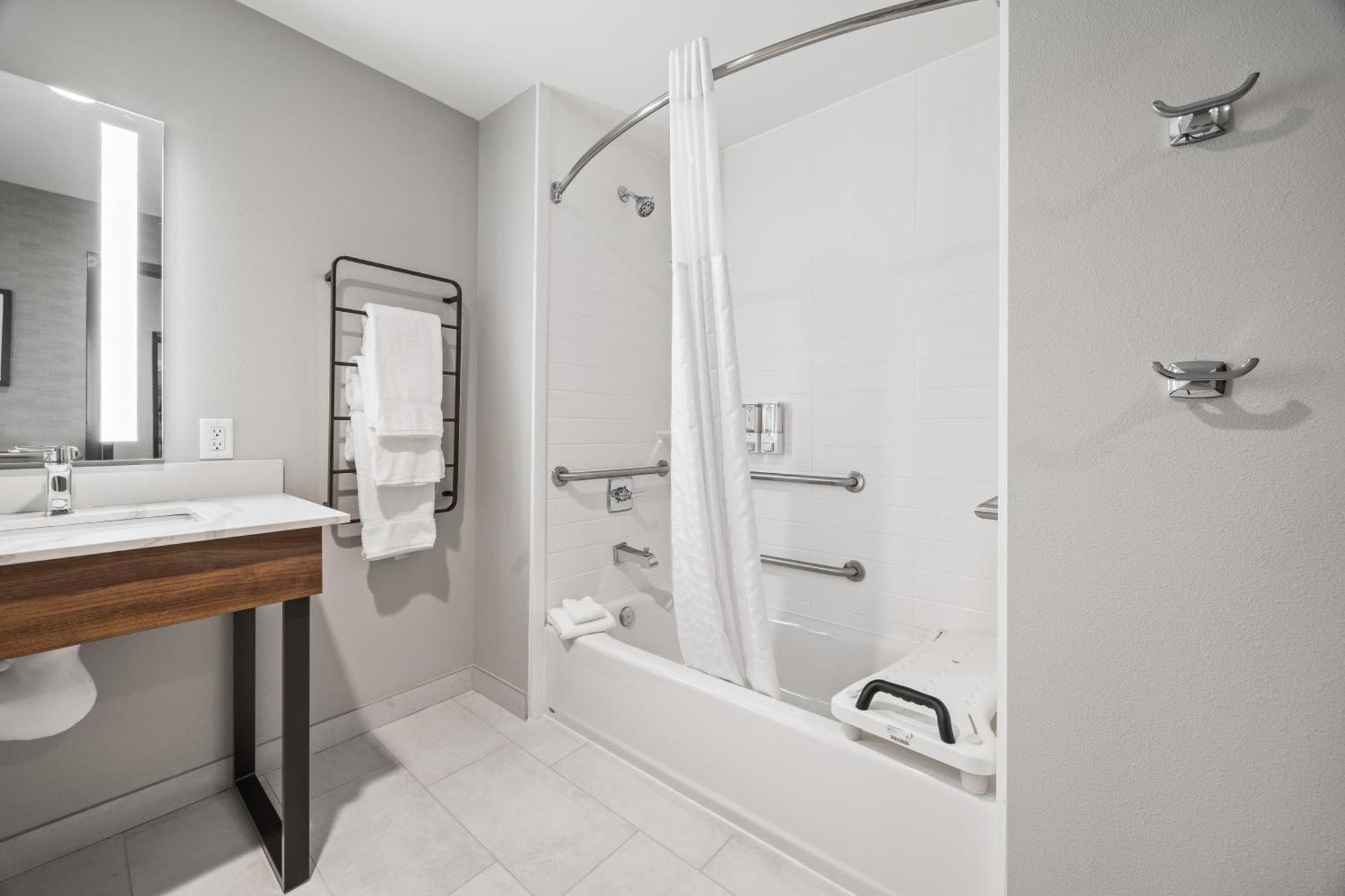La Quinta Inn & Suites By Wyndham لا هابرا المظهر الخارجي الصورة